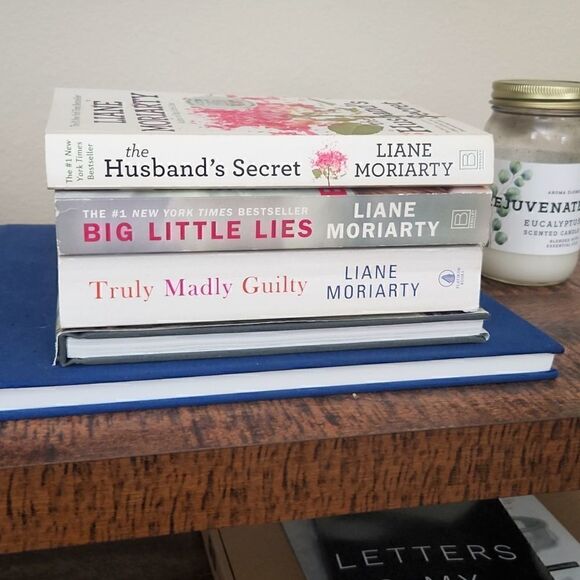 Liane Moriarty Book Bundle  - Picture 1 of 4
